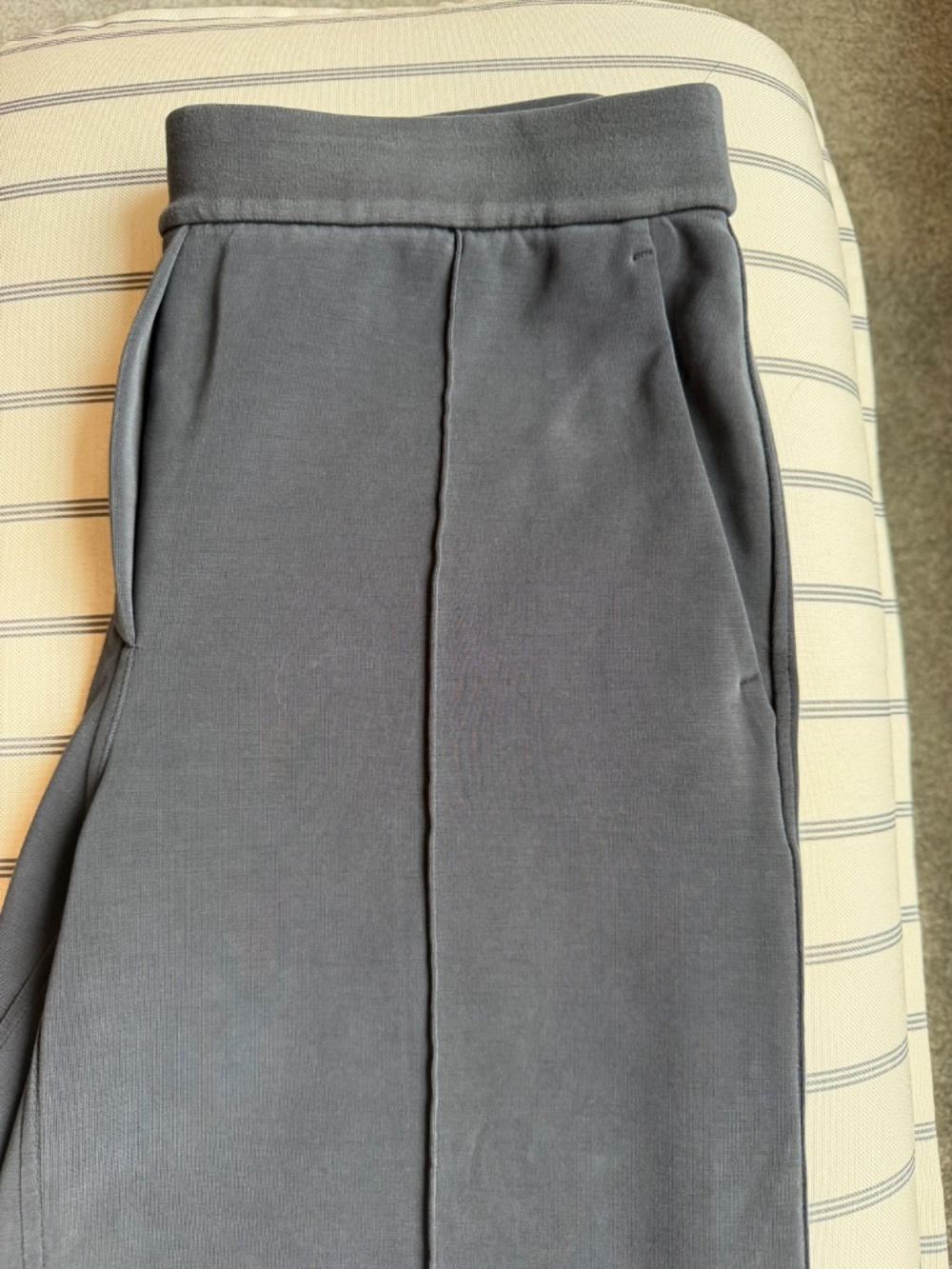 Lululemon Softstreme Pintuck‎ Mid-Rise Pant - MEDIUM - Picture 6 of 8